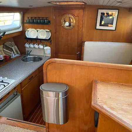 Bateau-hôtel The Marina Experience *