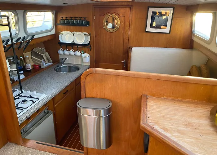 ספינת מלון The Marina Experience *